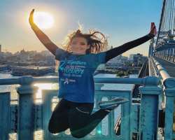 Her mother passed away with Ovarian Cancer when Smith was just 16. For the reason, she supports  Ovarian Cancer awareness so that other lives could be